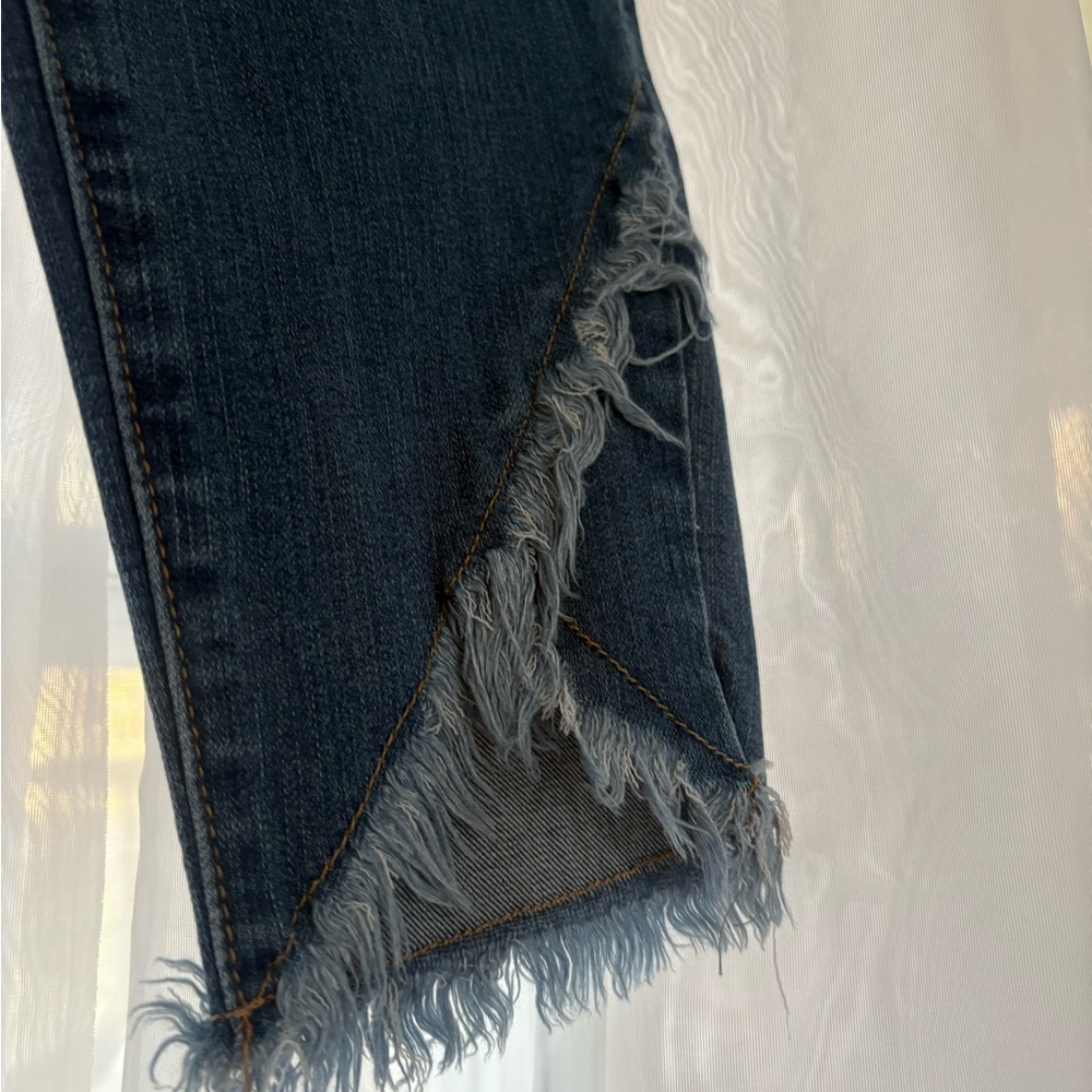 1822 Denim Dark Blue Frayed Hem Cropped Jeans